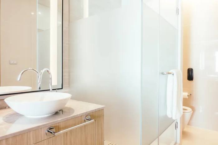 Box Doccia Vetro Piumato: Eleganza e Privacy nel Tuo Bagno