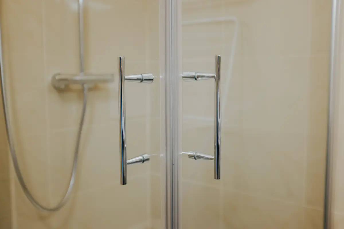 Guarnizioni per porte box doccia: come eliminare le perdite e rinnovare il bagno
