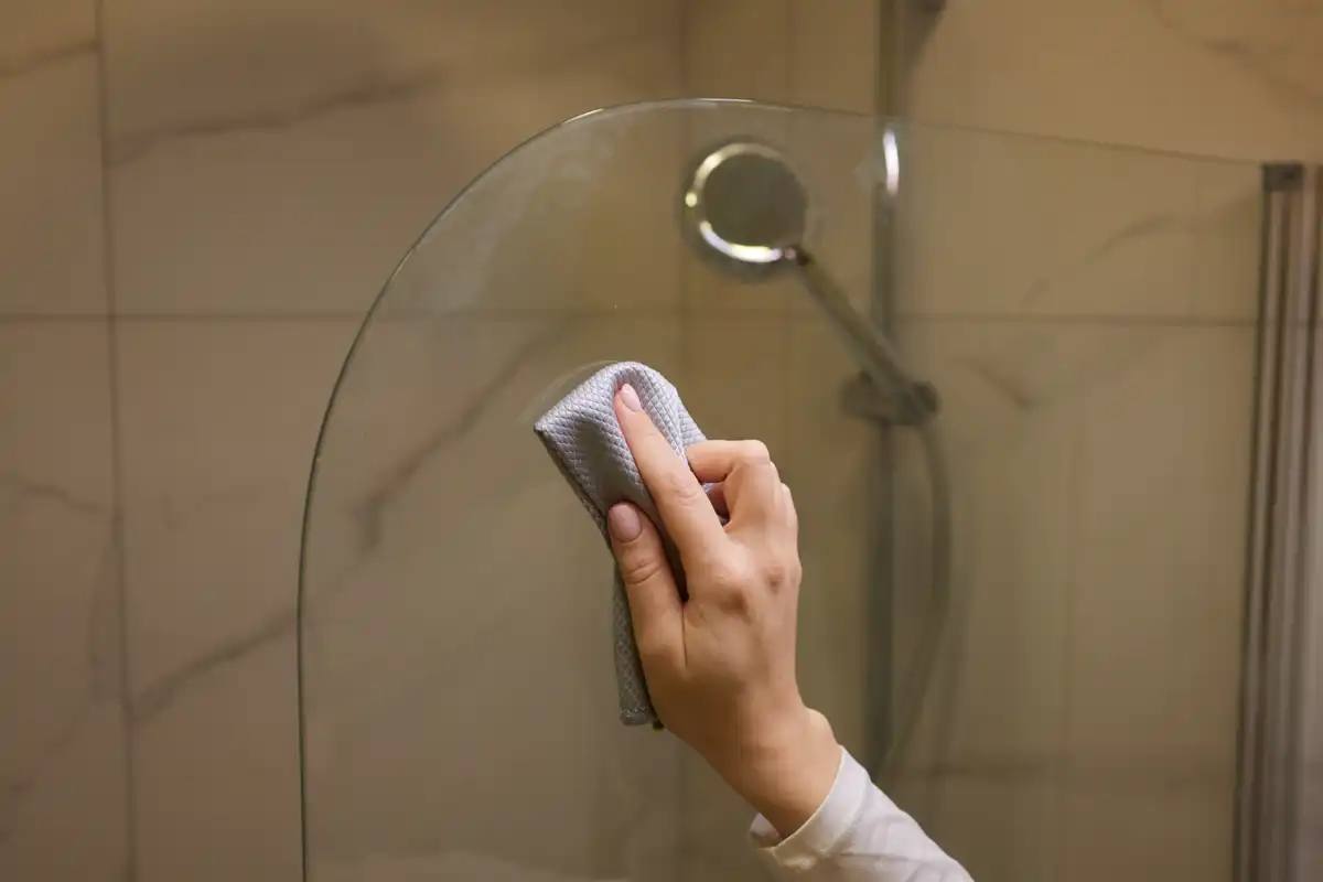 3 Lifehack Infallibili: Box Doccia Come Pulirlo senza aloni e stress