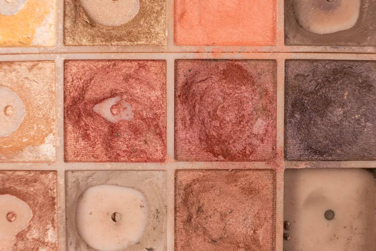 Piatto doccia color terracotta: idee per un bagno effetto spa naturale